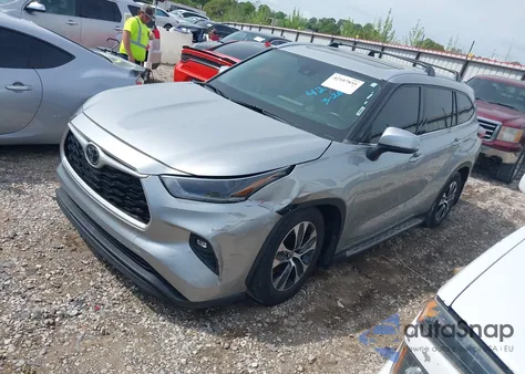 2021 Toyota Highlander Xle z USA, uszkodzony, nr VIN 5TDGZRBH2MS114290